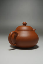 Load image into Gallery viewer, Zhuni Pear Yixing Teapot 朱泥梨形壶 115ml
