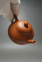 Load image into Gallery viewer, Zhuni Pear Yixing Teapot 朱泥梨形壶 115ml
