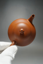 Load image into Gallery viewer, Zhuni Pear Yixing Teapot 朱泥梨形壶 115ml

