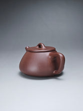 Load image into Gallery viewer, Lao Zini Pinggai Shipiao Yixing Teapot 老紫泥平盖石瓢 115ml
