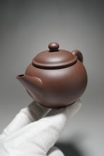 Load image into Gallery viewer, Dicaoqing Shuiping Yixing Teapot 底槽青水平壶 115ml
