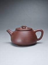 Load image into Gallery viewer, Lao Zini Pinggai Shipiao Yixing Teapot 老紫泥平盖石瓢 115ml
