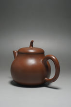 Load image into Gallery viewer, 115ml Eggplant Teapot by Li Wenxin 李文新茄瓜泥兴壶
