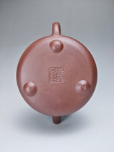 Load image into Gallery viewer, Lao Zini Pinggai Shipiao Yixing Teapot 老紫泥平盖石瓢 115ml
