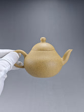 Load image into Gallery viewer, Benshan Lüni  Pear Yixing Teapot 本山绿泥梨形壶 120ml
