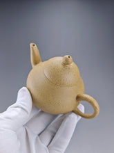 Load image into Gallery viewer, Benshan Lüni  Pear Yixing Teapot 本山绿泥梨形壶 120ml
