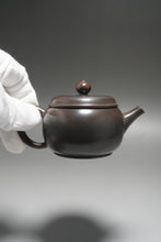 Load image into Gallery viewer, 120ml Bian Julunzhu Nixing Teapot by Li Wenxin 李文新泥兴扁巨轮珠

