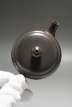 Load image into Gallery viewer, 120ml Bian Julunzhu Nixing Teapot by Li Wenxin 李文新泥兴扁巨轮珠
