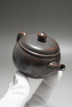Load image into Gallery viewer, 120ml Bian Julunzhu Nixing Teapot by Li Wenxin 李文新泥兴扁巨轮珠
