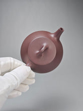 Load image into Gallery viewer, Lao Zini Shipiao Yixing Teapot 老紫泥石瓢 120ml
