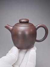 Load image into Gallery viewer, 120ml Julunzhu Nixing Teapot by Wu Sheng Sheng 吴盛胜坭兴巨轮珠壶
