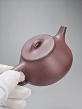 Load image into Gallery viewer, Lao Zini Shipiao Yixing Teapot 老紫泥石瓢 120ml
