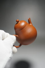 Load image into Gallery viewer, Zhuni Tall Pear Yixing Teapot 朱泥梨形壶 120ml
