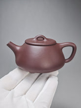 Load image into Gallery viewer, Lao Zini Shipiao Yixing Teapot 老紫泥石瓢 120ml
