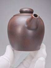 Load image into Gallery viewer, 120ml Julunzhu Nixing Teapot by Wu Sheng Sheng 吴盛胜坭兴巨轮珠壶
