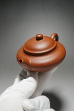 Load image into Gallery viewer, Zhuni Dahongpao Aipan Yixing Teapot 朱泥大红袍矮潘 120ml
