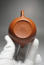 Load image into Gallery viewer, Zhuni Tall Pear Yixing Teapot 朱泥梨形壶 120ml
