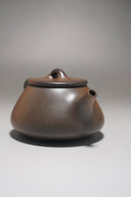 Load image into Gallery viewer, Wood Fired Dicaoqing Pinggai Shipiao Yixing Teapot 柴烧底槽清平盖石瓢 120ml
