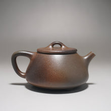 Load image into Gallery viewer, Wood Fired Dicaoqing Pinggai Shipiao Yixing Teapot 柴烧底槽清平盖石瓢 120ml
