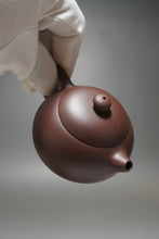 Load image into Gallery viewer, Lao Zini Xishi Yixing Teapot 老紫泥西施 120ml
