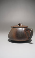 Load image into Gallery viewer, Wood Fired Dicaoqing Pinggai Shipiao Yixing Teapot 柴烧底槽清平盖石瓢 120ml
