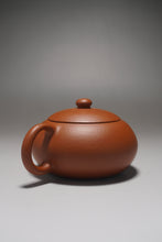 Load image into Gallery viewer, Zhuni Bian Xishi Yixing Teapot 朱泥扁西施 120ml
