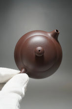 Load image into Gallery viewer, Lao Zini Xishi Yixing Teapot 老紫泥西施 120ml
