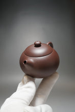 Load image into Gallery viewer, Lao Zini Xishi Yixing Teapot 老紫泥西施 120ml
