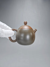 Load image into Gallery viewer, 120ml Dragon Egg Nixing Teapot with Yaobian by Li Wenxin 李文新泥兴阴阳龙蛋
