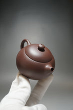 Load image into Gallery viewer, Lao Zini Xishi Yixing Teapot 老紫泥西施 120ml
