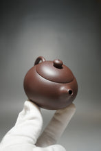 Load image into Gallery viewer, Lao Zini Xishi Yixing Teapot 老紫泥西施 120ml
