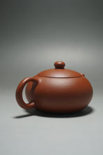 Load image into Gallery viewer, Zhuni Bian Xishi Yixing Teapot 朱泥扁西施 120ml
