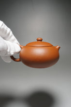 Load image into Gallery viewer, Zhuni Bian Xishi Yixing Teapot 朱泥扁西施 120ml
