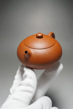Load image into Gallery viewer, Zhuni Bian Xishi Yixing Teapot 朱泥扁西施 120ml
