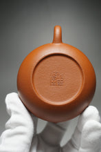 Load image into Gallery viewer, Zhuni Bian Xishi Yixing Teapot 朱泥扁西施 120ml
