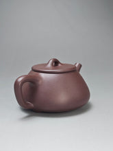 Load image into Gallery viewer, Lao Zini Shipiao Yixing Teapot 老紫泥石瓢 120ml
