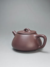 Load image into Gallery viewer, Lao Zini Shipiao Yixing Teapot 老紫泥石瓢 120ml
