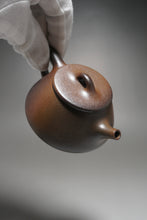 Load image into Gallery viewer, Wood Fired Dicaoqing Pinggai Shipiao Yixing Teapot 柴烧底槽清平盖石瓢 120ml
