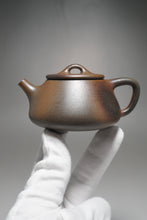 Load image into Gallery viewer, Wood Fired Dicaoqing Pinggai Shipiao Yixing Teapot 柴烧底槽清平盖石瓢 120ml
