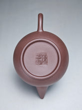 Load image into Gallery viewer, Dicaoqing Shuiping Yixing Teapot 底槽青水平壶 120ml
