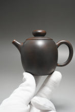 Load image into Gallery viewer, 125ml Julunzhu Nixing Teapot by Li Wenxin 李文新坭兴壶
