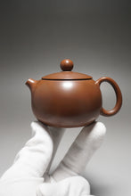 Load image into Gallery viewer, 125ml Xishi Nixing Teapot by Li Wenxin 李文新西施（突盖）
