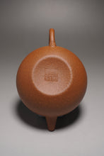 Load image into Gallery viewer, Yellow Jiangponi Tangpo yixing Teapot 降坡黄泥汤婆 125ml
