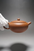 Load image into Gallery viewer, Yellow Jiangponi Tangpo yixing Teapot 降坡黄泥汤婆 125ml

