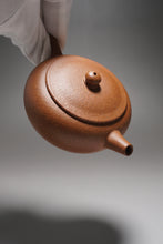 Load image into Gallery viewer, Yellow Jiangponi Tangpo yixing Teapot 降坡黄泥汤婆 125ml
