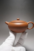 Load image into Gallery viewer, Yellow Jiangponi Tangpo yixing Teapot 降坡黄泥汤婆 125ml
