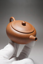 Load image into Gallery viewer, Yellow Jiangponi Tangpo yixing Teapot 降坡黄泥汤婆 125ml
