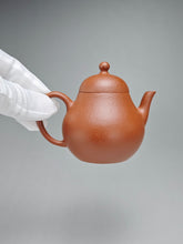 Load image into Gallery viewer, Zhuni Dahongpao Tall Pear Yixing Teapot 朱泥大红袍高梨形壶 125ml
