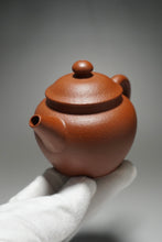 Load image into Gallery viewer, Zhuni Dahongpao Julun Yixing Teapot 朱泥大红袍巨轮珠 125ml
