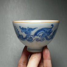 Load image into Gallery viewer, 125ml Qinghua Dragon Moon White Ruyao Teacup 青花汝窑龙杯
